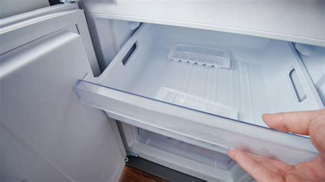 water leaking from freezer into fridge|Refrigerator Has Freezer Leaking Water Into Fridge